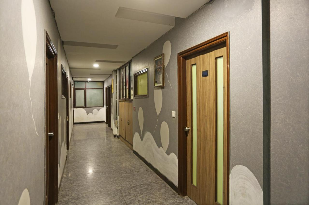 Airport Hotel Ambrosia Ню Делхи Екстериор снимка