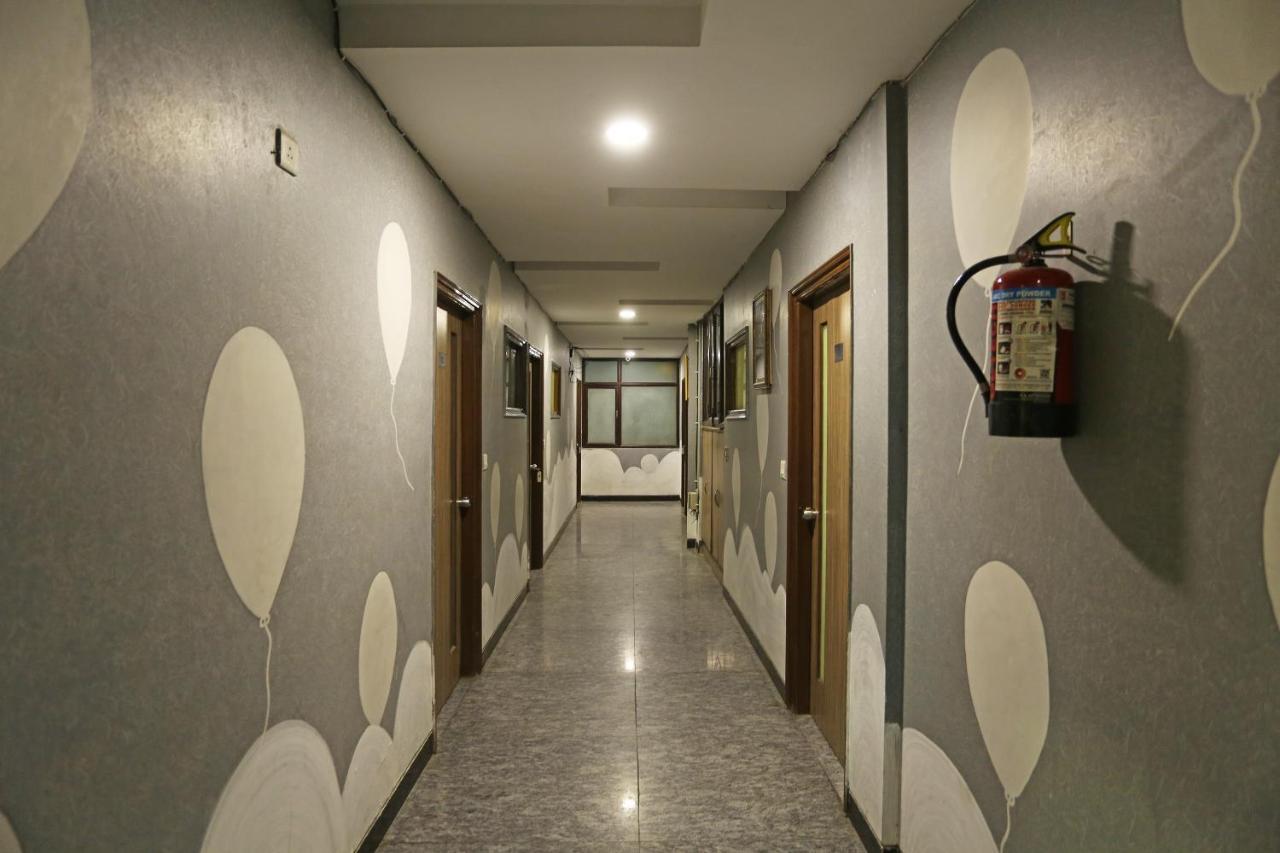 Airport Hotel Ambrosia Ню Делхи Екстериор снимка
