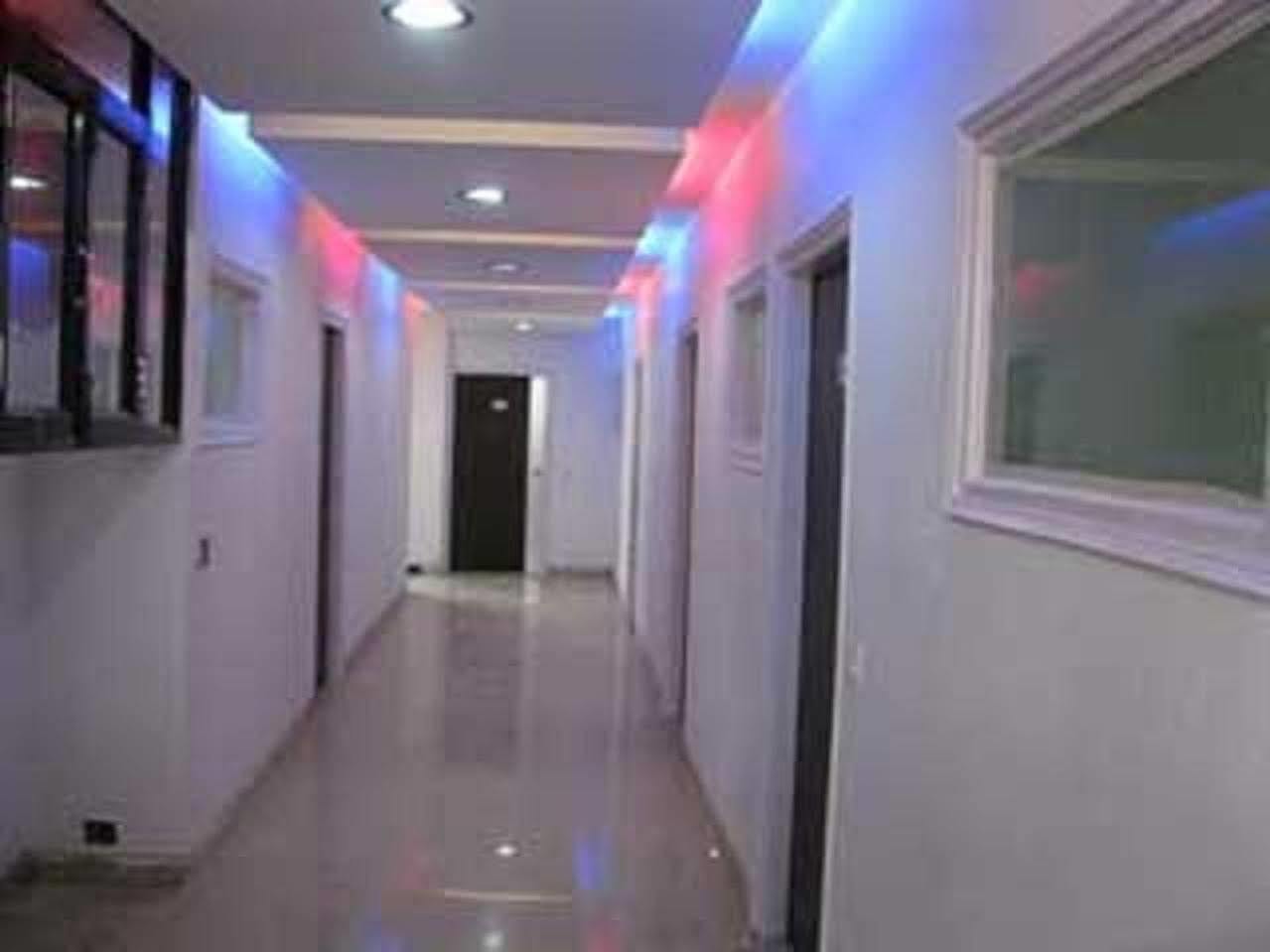 Airport Hotel Ambrosia Ню Делхи Екстериор снимка