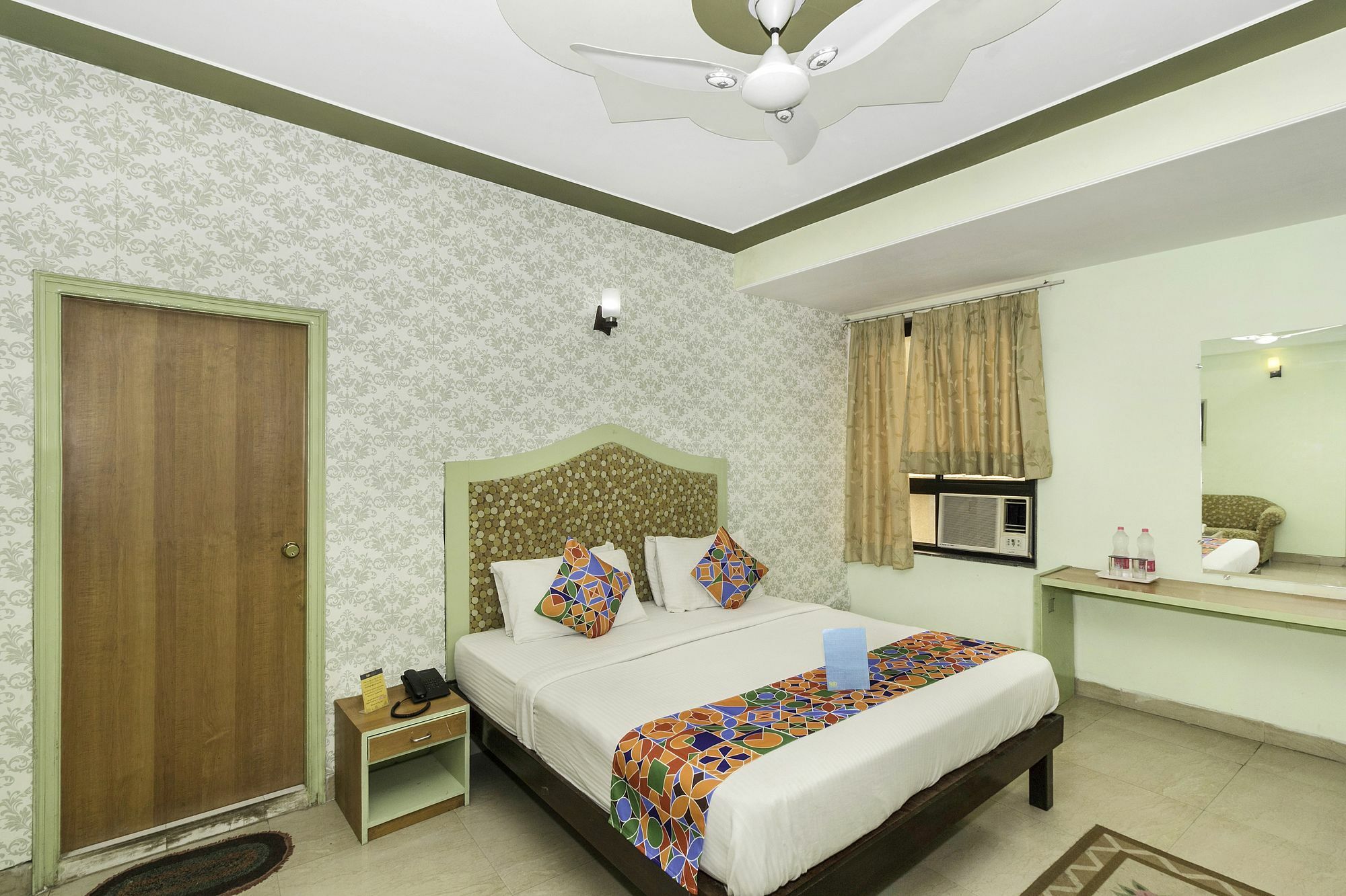 Airport Hotel Ambrosia Ню Делхи Екстериор снимка