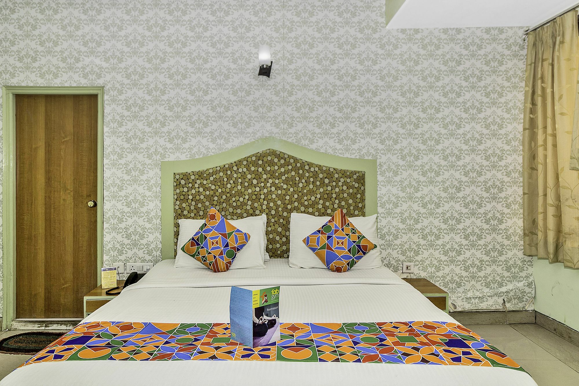 Airport Hotel Ambrosia Ню Делхи Екстериор снимка